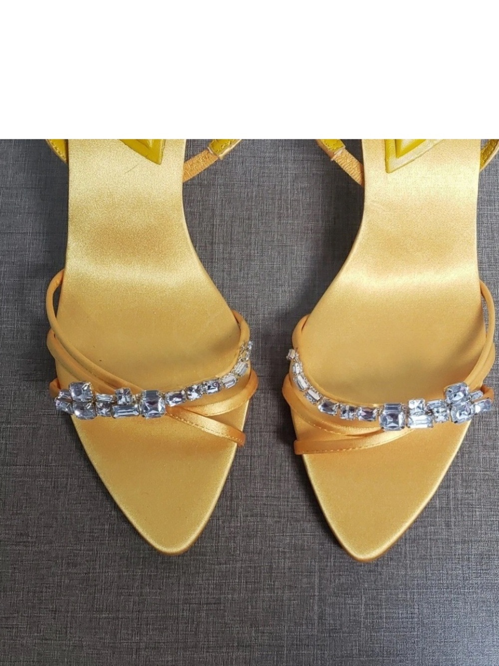 Deltan Yellow Aria Satin Jewel Ornament Dress
Sandals Size 9 - Picture 7 of 7